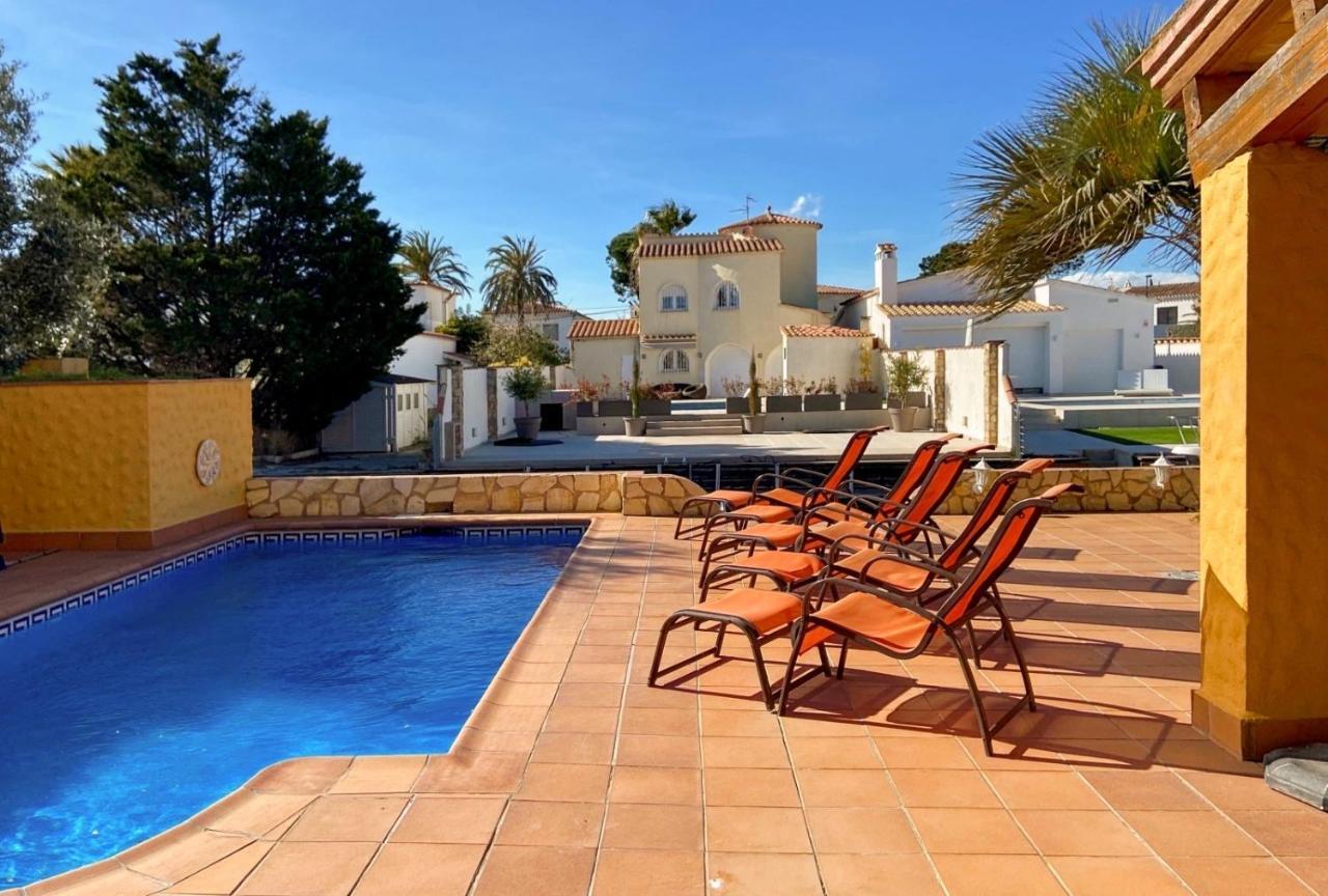 Ampuriahome Villa Hosting 15, Pool & Mooring Empuriabrava Extérieur photo